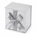 Scatola regalo cubica 15 x 15 x 15 cm in cartone argentato con nastro decorativo stile elegante